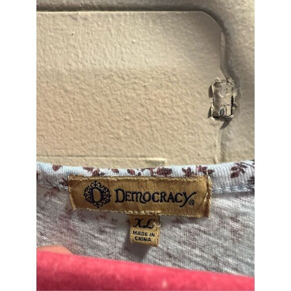 Democracy Blue Floral Cold Shoulder Shirt Woman’s Size XL - Picture 5 of 9